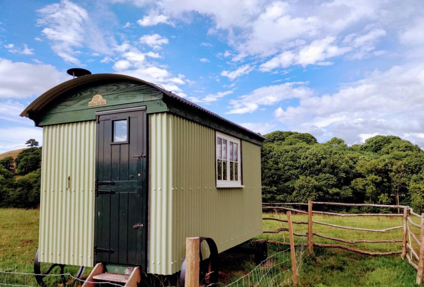 Cefnmachllys Shepherds Huts * Brecon